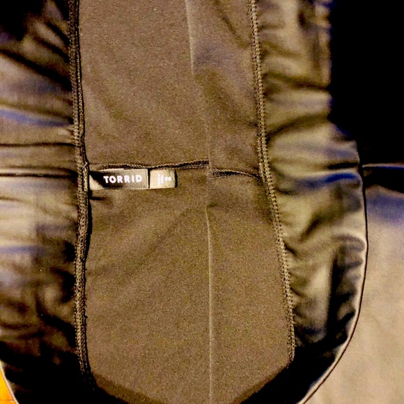 Torrid size 2XL Plus size Black Faux leather pull on slim fit - Picture 4 of 5